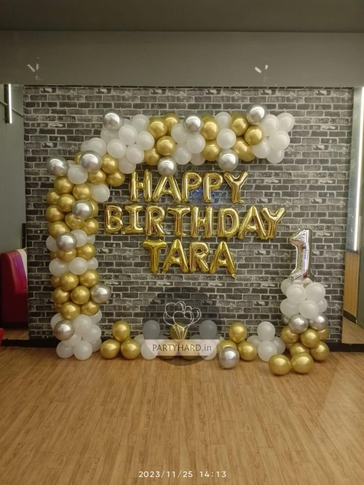 GOLD AND WHITE DECOR